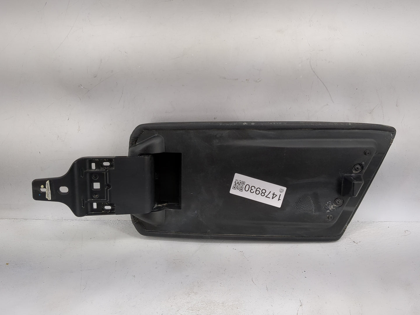 2019 Alfa Romeo Giulia Center Console Armrest Cover Lid P/N:A836 610/07 Fits OEM Used Auto Parts - Oemusedautoparts1.com