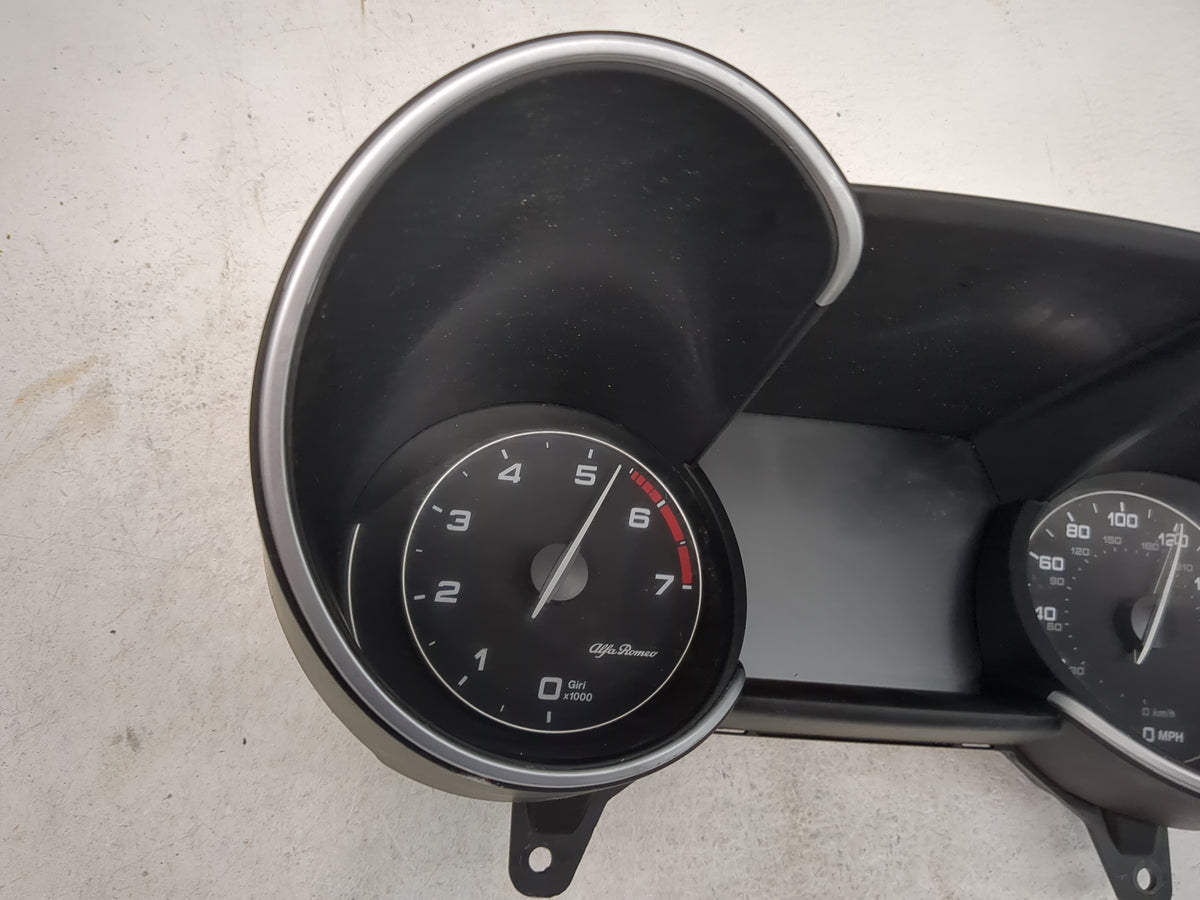 2017 Alfa Romeo Giulia Instrument Cluster Speedometer Gauges P/N:A3C0007540000 50559264, 10390623, D020.022.003 Miles:108K F