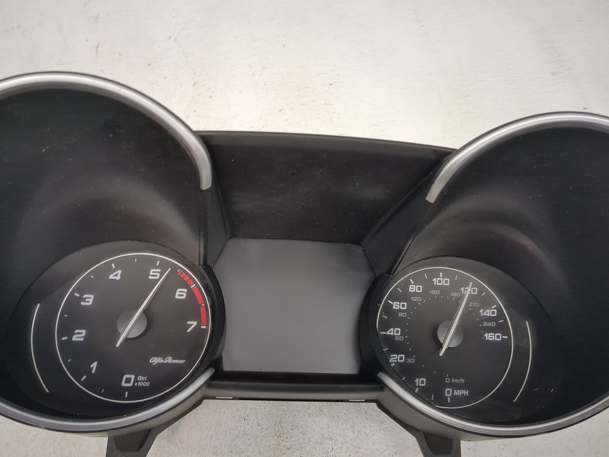 2017 Alfa Romeo Giulia Instrument Cluster Speedometer Gauges P/N:A3C0007540000 50559264, 10390623, D020.022.003 Miles:108K F