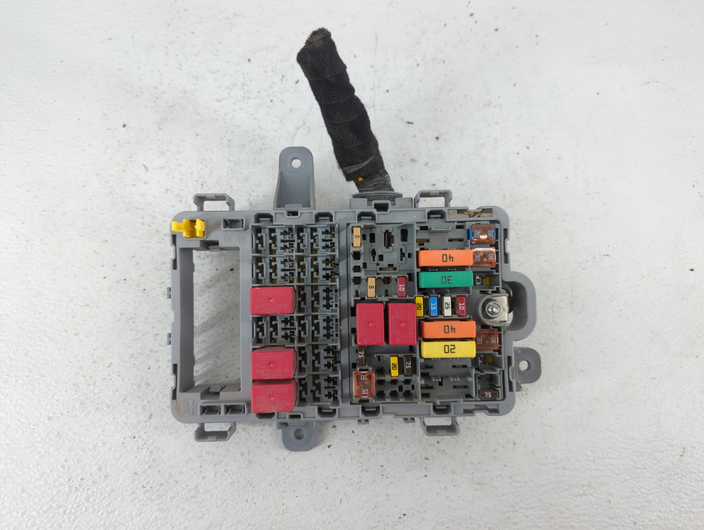 2019 Alfa Romeo Giulia Fusebox Fuse Box Panel Relay Module P/N:2321A Fits OEM Used Auto Parts - Oemusedautoparts1.com