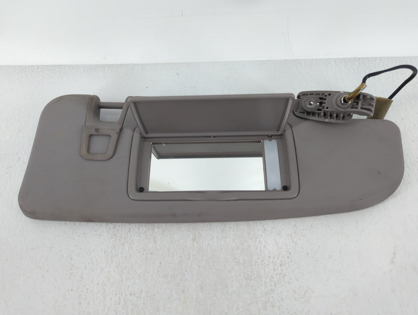 2017 Alfa Romeo Giulia Sun Visor Shade Replacement Passenger Right Mirror Fits OEM Used Auto Parts - Oemusedautoparts1.com