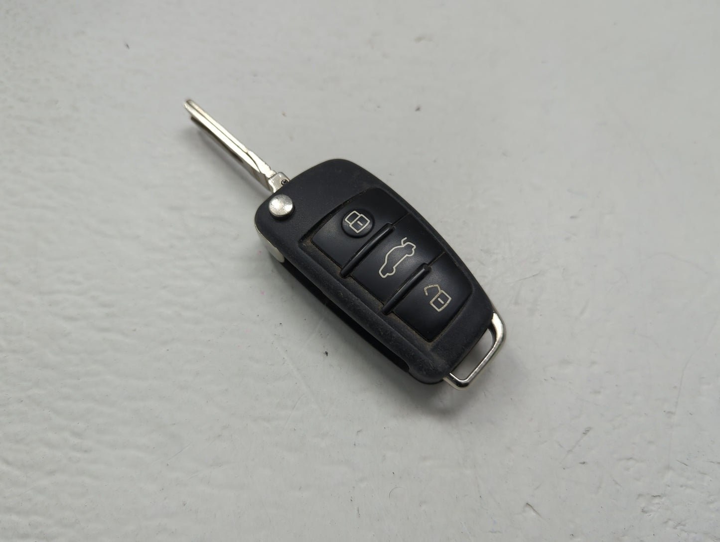 Audi A3 Keyless Entry Remote Fob NBGFS12A71 8X0 837 220 E | 8X0837220E 4 buttons - Oemusedautoparts1.com
