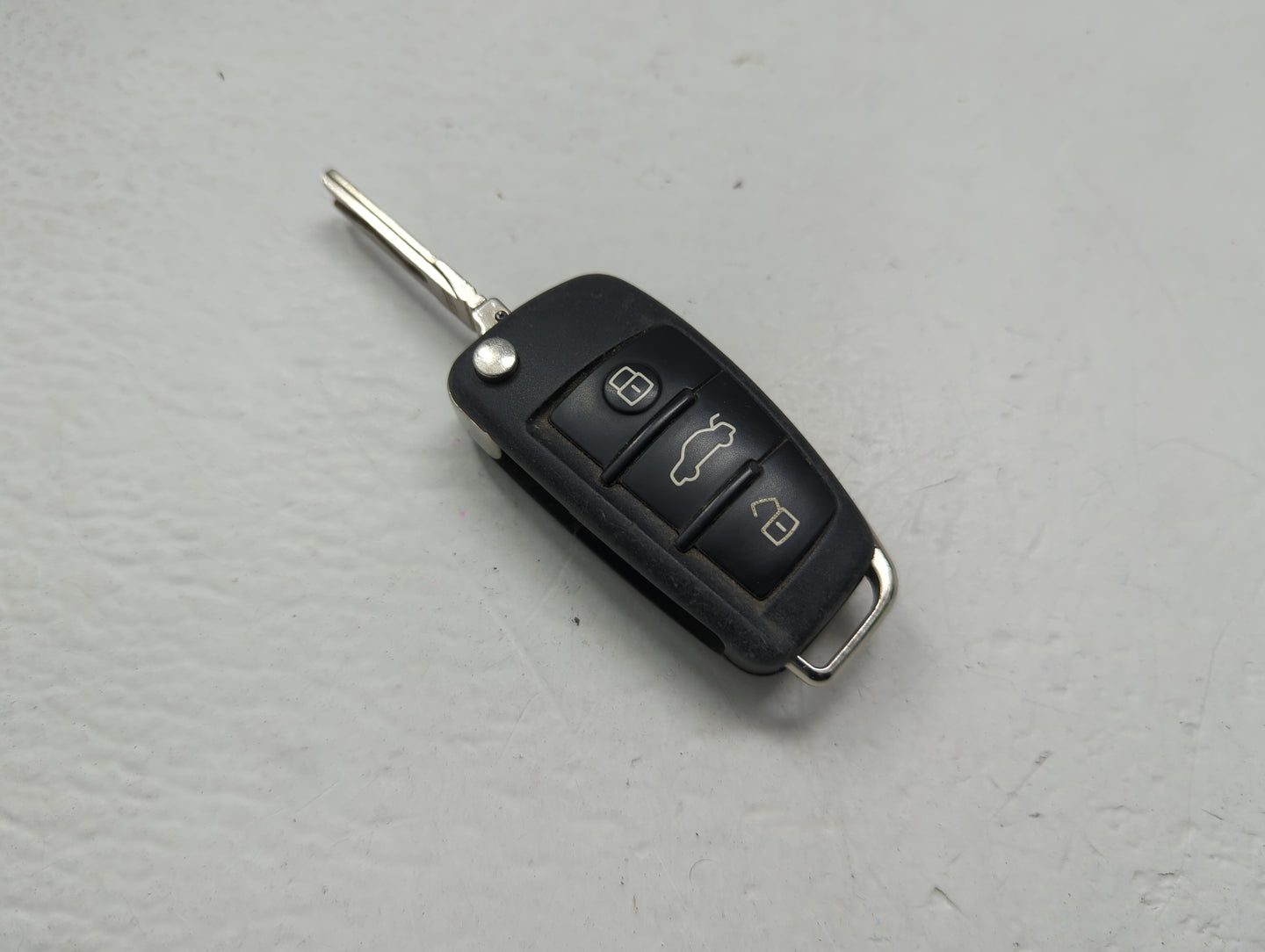 Audi A3 Keyless Entry Remote Fob NBGFS12A71 8X0 837 220 E | 8X0837220E 4 buttons - Oemusedautoparts1.com