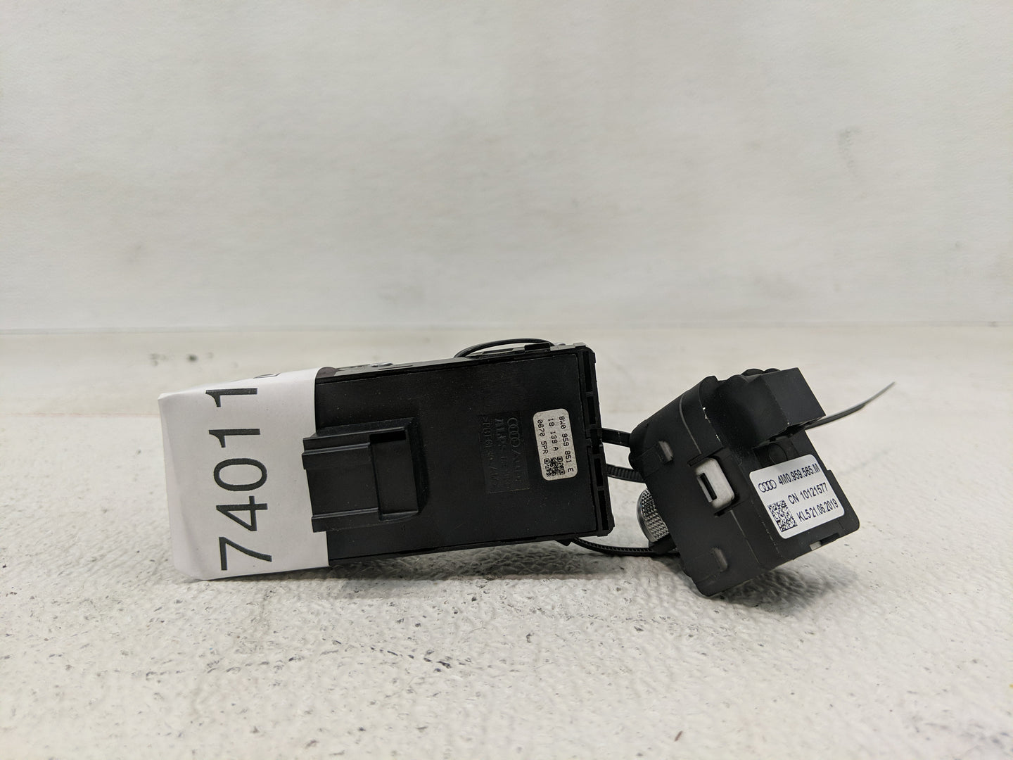 2017-2019 Audi A4 Master Power Window Switch Replacement Driver Side Left P/N:10121577 Fits Fits 2017 2018 2019 OEM Used Aut