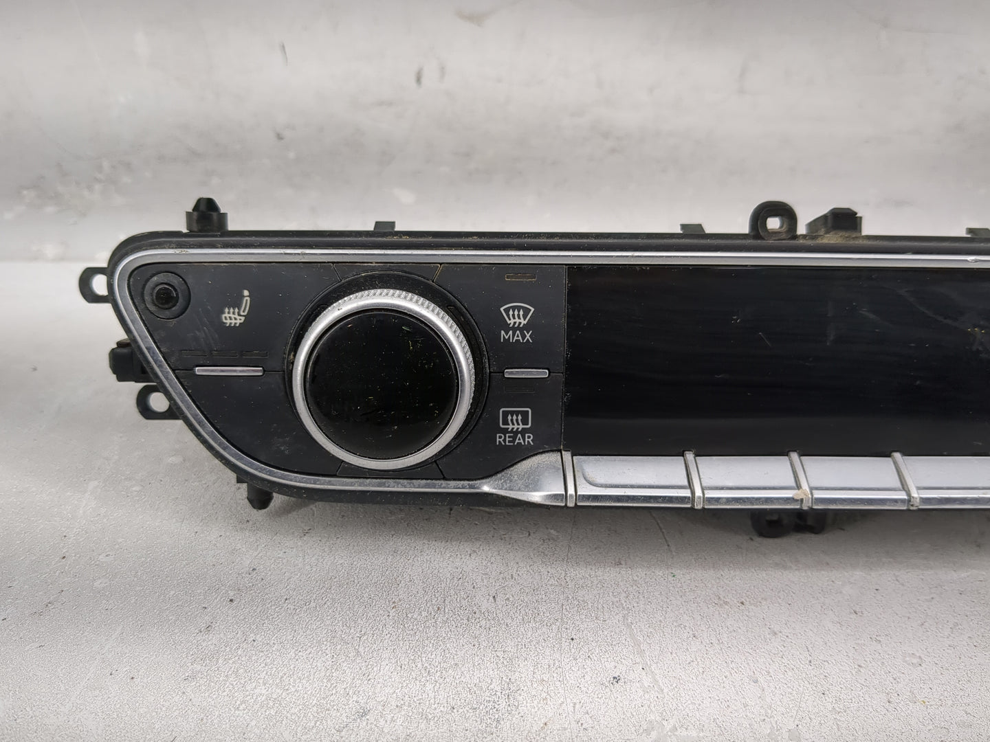 2017-2019 Audi A4 Climate Control Module Temperature AC/Heater Replacement P/N:8W0820043T 5HB01347921 Fits OEM Used Auto Par