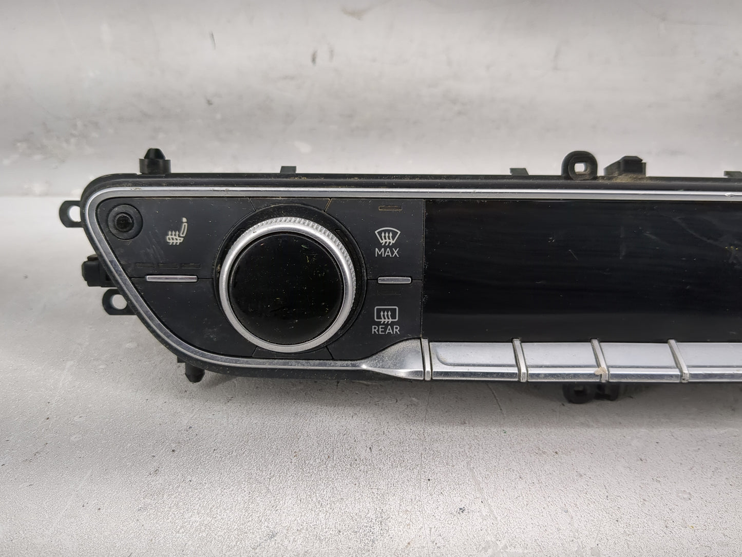 2017-2019 Audi A4 Climate Control Module Temperature AC/Heater Replacement P/N:8W0820043T 5HB01347921 Fits OEM Used Auto Par