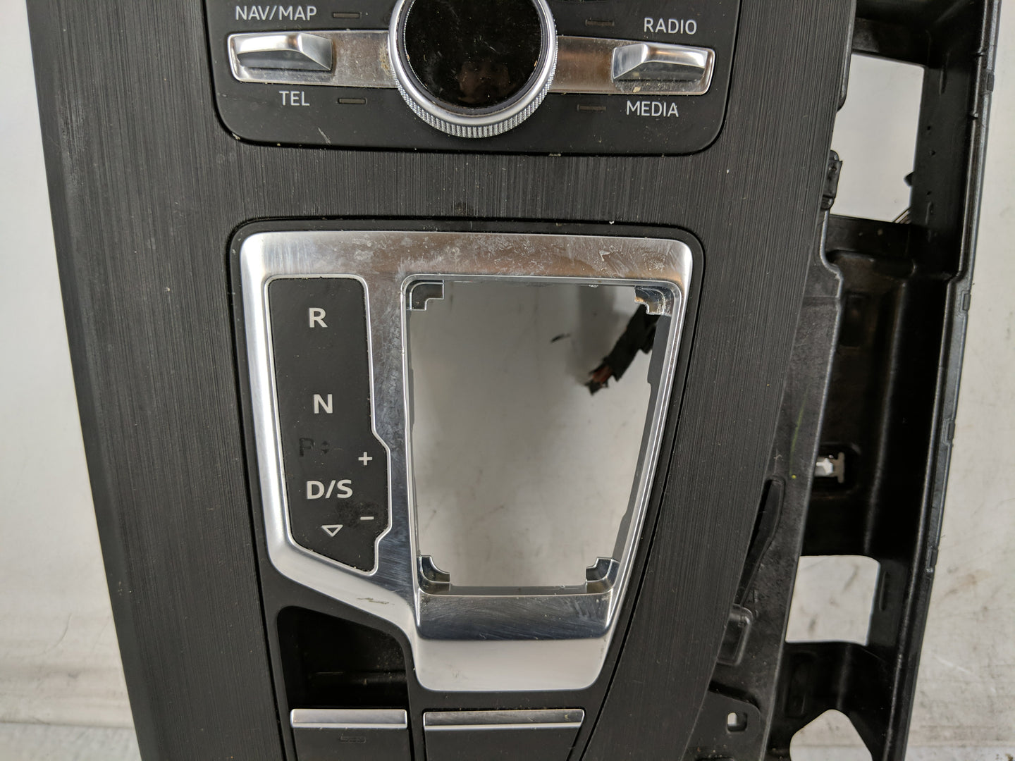 2018-2020 Audi Q5 Radio Control Panel - Oemusedautoparts1.com