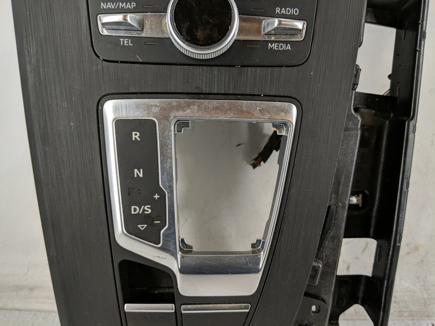 2018-2020 Audi Q5 Radio Control Panel - Oemusedautoparts1.com
