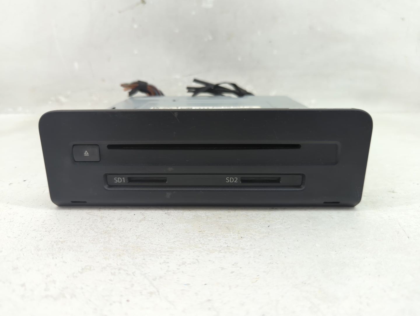 2019 Audi Q5 Radio AM FM Cd Player Receiver Replacement P/N:8W0 035 652 J Fits OEM Used Auto Parts - Oemusedautoparts1.com