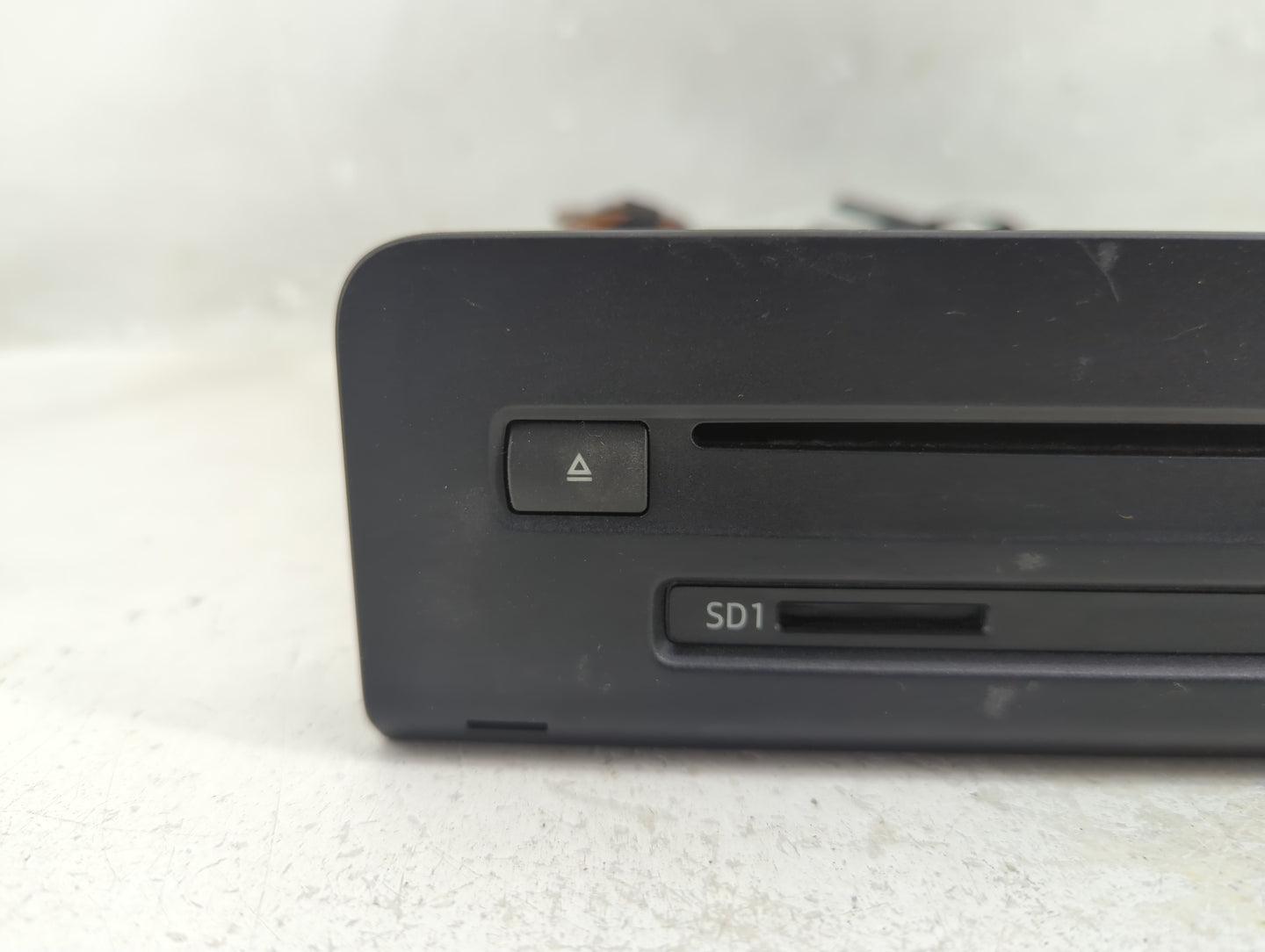 2019 Audi Q5 Radio AM FM Cd Player Receiver Replacement P/N:8W0 035 652 J Fits OEM Used Auto Parts - Oemusedautoparts1.com
