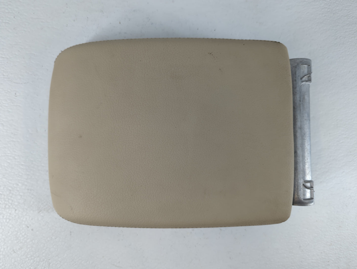 2018-2021 Audi Q5 Center Console Armrest Cover Lid P/N:1314414 Fits Fits 2018 2019 2020 2021 OEM Used Auto Parts - Oemusedau