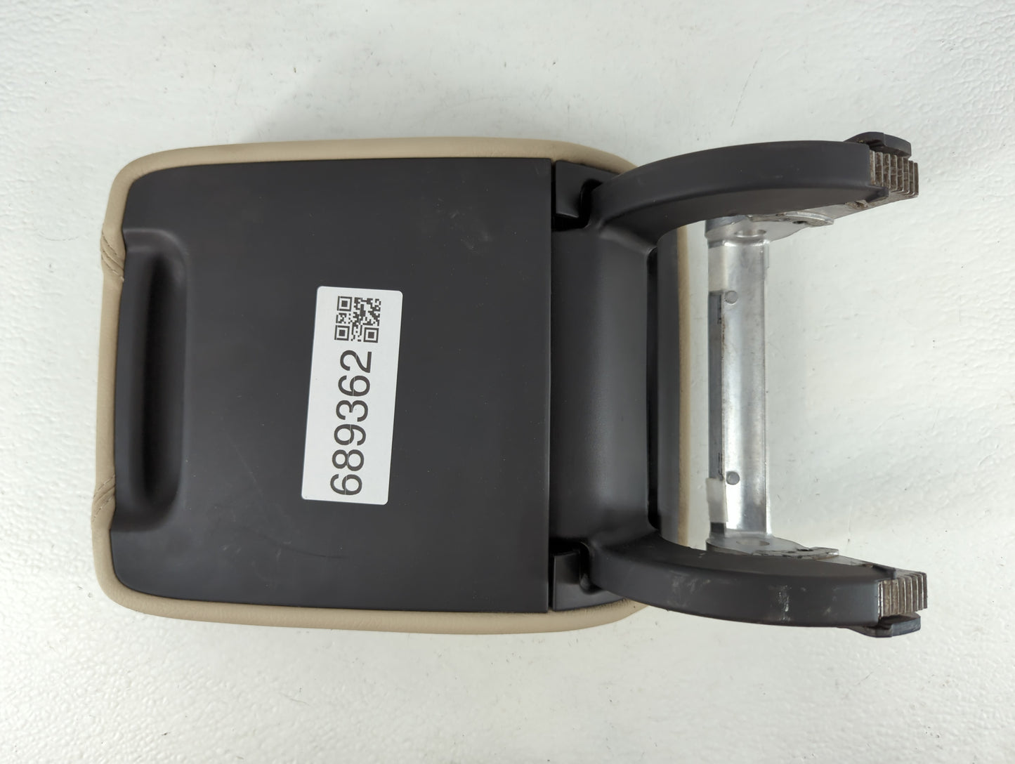 2018-2021 Audi Q5 Center Console Armrest Cover Lid P/N:1314414 Fits Fits 2018 2019 2020 2021 OEM Used Auto Parts - Oemusedau