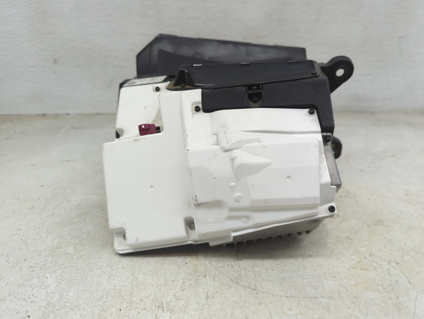 2019-2021 Bmw 330i Information Display Screen - Oemusedautoparts1.com