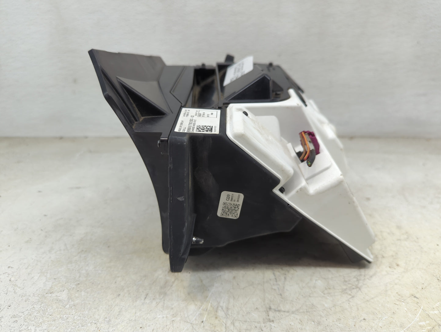 2019-2021 Bmw 330i Information Display Screen - Oemusedautoparts1.com