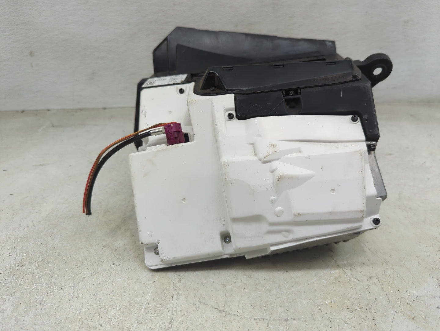 2019-2021 Bmw 330i Information Display Screen - Oemusedautoparts1.com