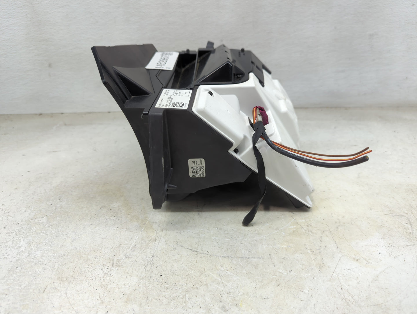 2019-2020 Bmw 330i Information Display Screen - Oemusedautoparts1.com