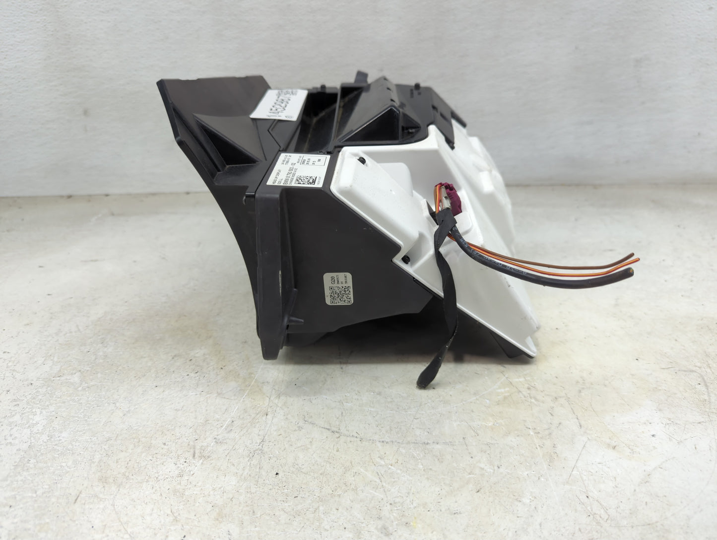 2019-2020 Bmw 330i Information Display Screen - Oemusedautoparts1.com