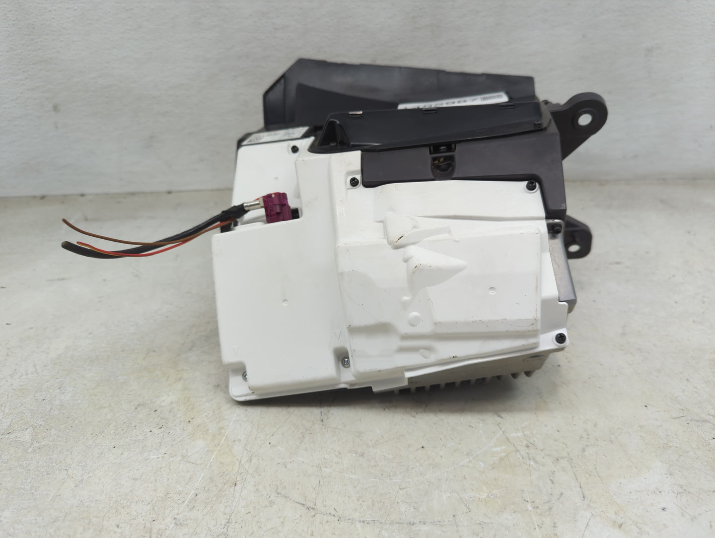 2019-2020 Bmw 330i Information Display Screen - Oemusedautoparts1.com