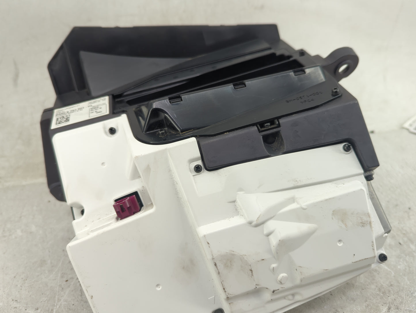 2019-2020 Bmw 330i Information Display Screen - Oemusedautoparts1.com