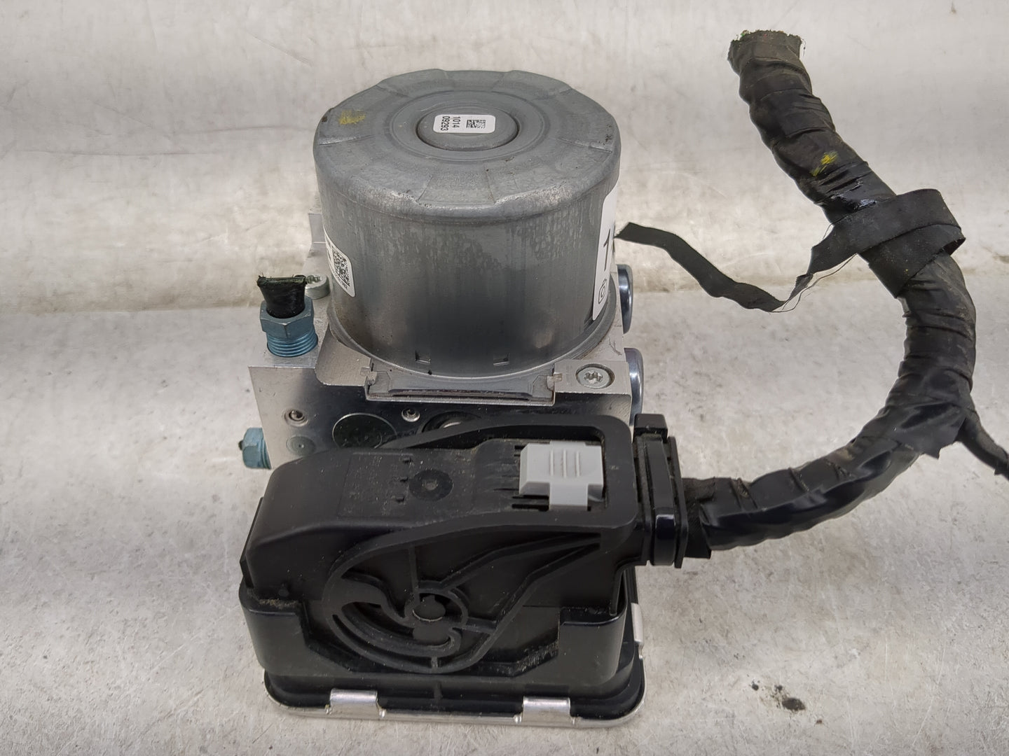 2019-2020 Bmw 330i ABS Pump Control Module Replacement Fits Fits 2019 2020 OEM Used Auto Parts - Oemusedautoparts1.com
