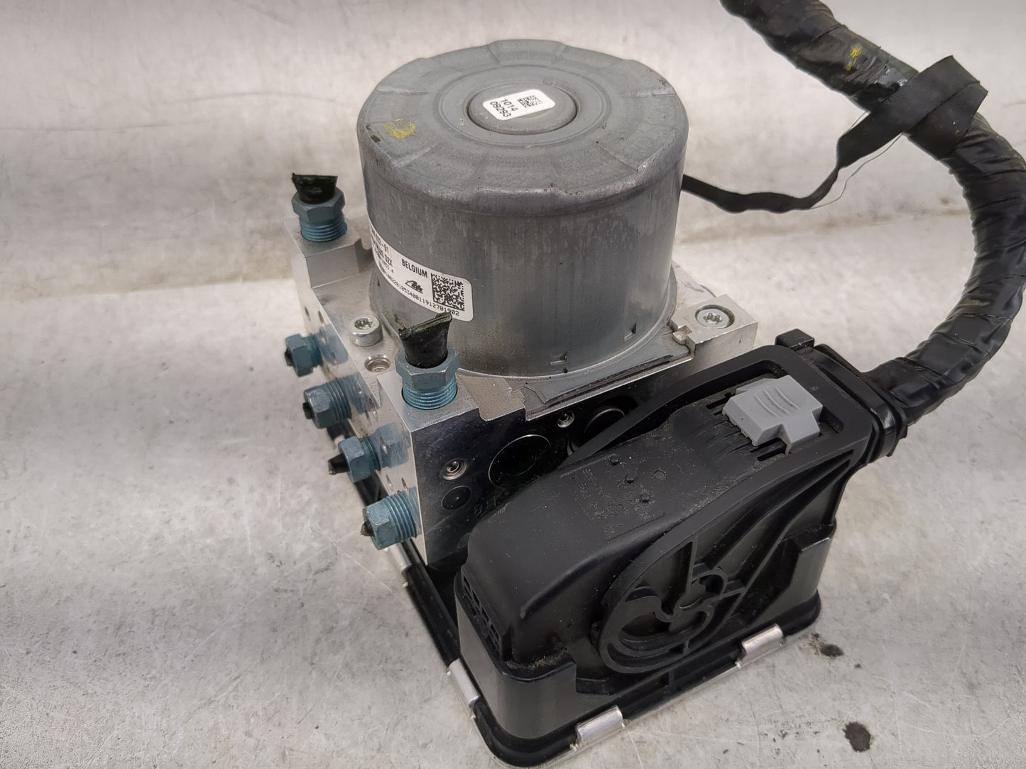 2019-2020 Bmw 330i ABS Pump Control Module Replacement Fits Fits 2019 2020 OEM Used Auto Parts - Oemusedautoparts1.com