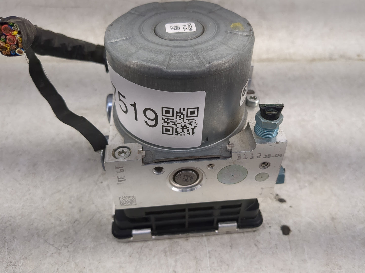 2019-2020 Bmw 330i ABS Pump Control Module Replacement Fits Fits 2019 2020 OEM Used Auto Parts - Oemusedautoparts1.com