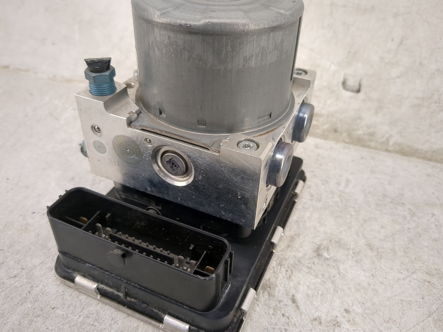 2019-2020 Bmw 330i ABS Pump Control Module Replacement Fits Fits 2019 2020 OEM Used Auto Parts - Oemusedautoparts1.com