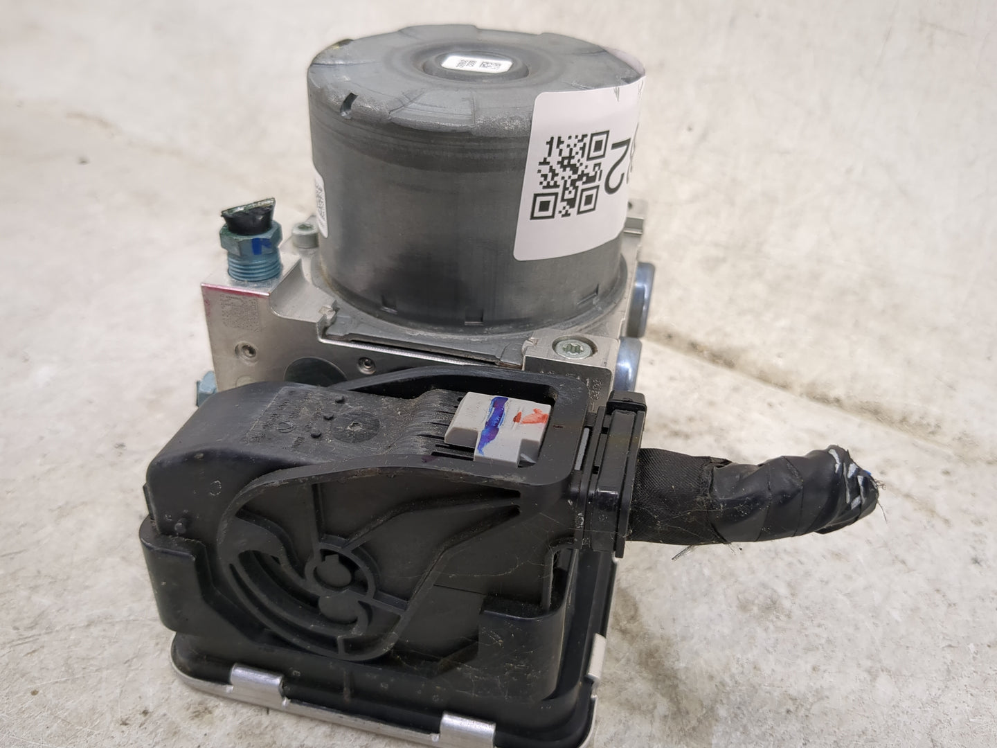 2019-2020 Bmw 330i ABS Pump Control Module Replacement Fits Fits 2019 2020 OEM Used Auto Parts - Oemusedautoparts1.com