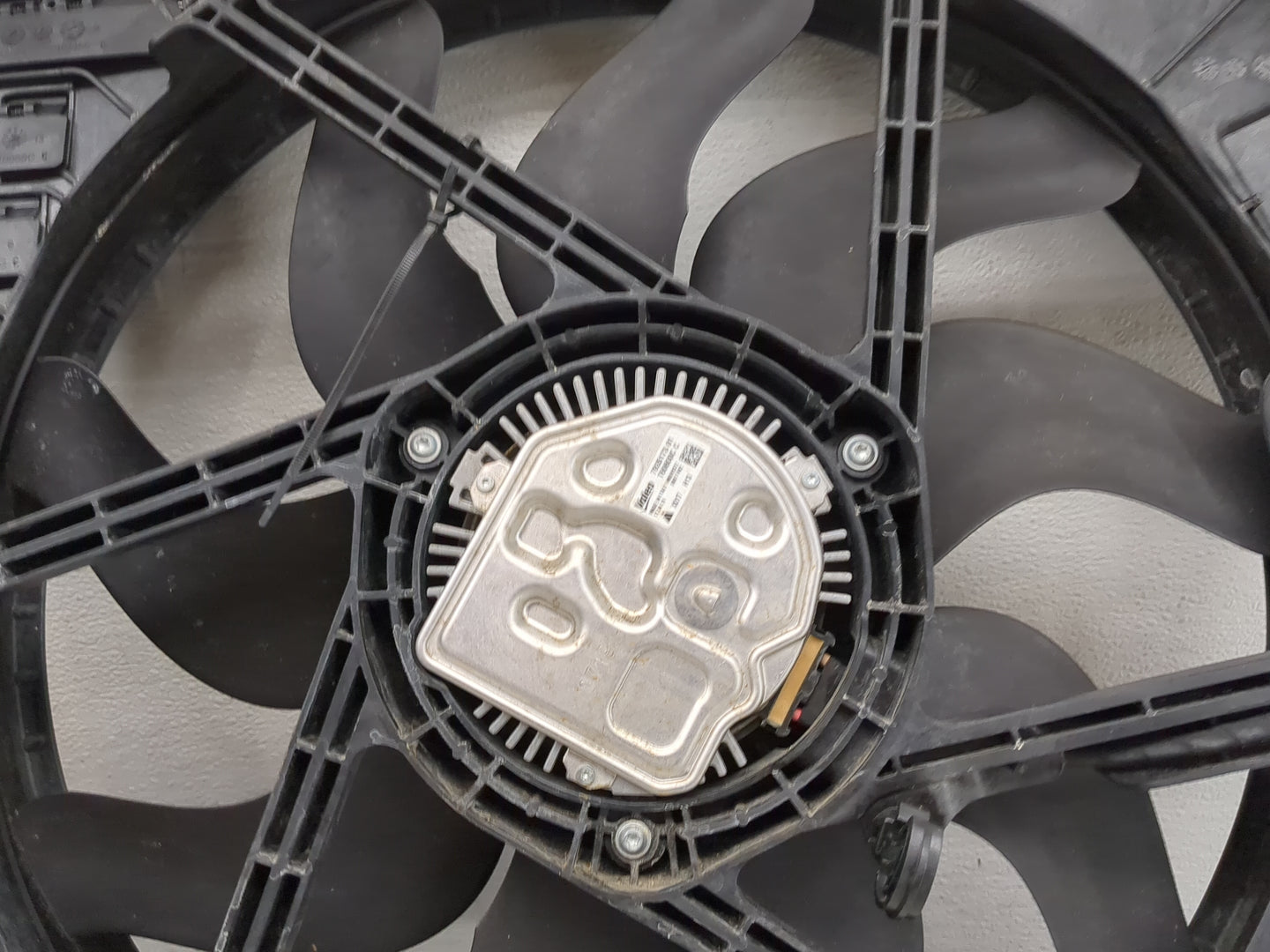 2019-2020 Bmw 330i Electric Radiator Cooling Fan Motor Assembly 1460567 - Oemusedautoparts1.com