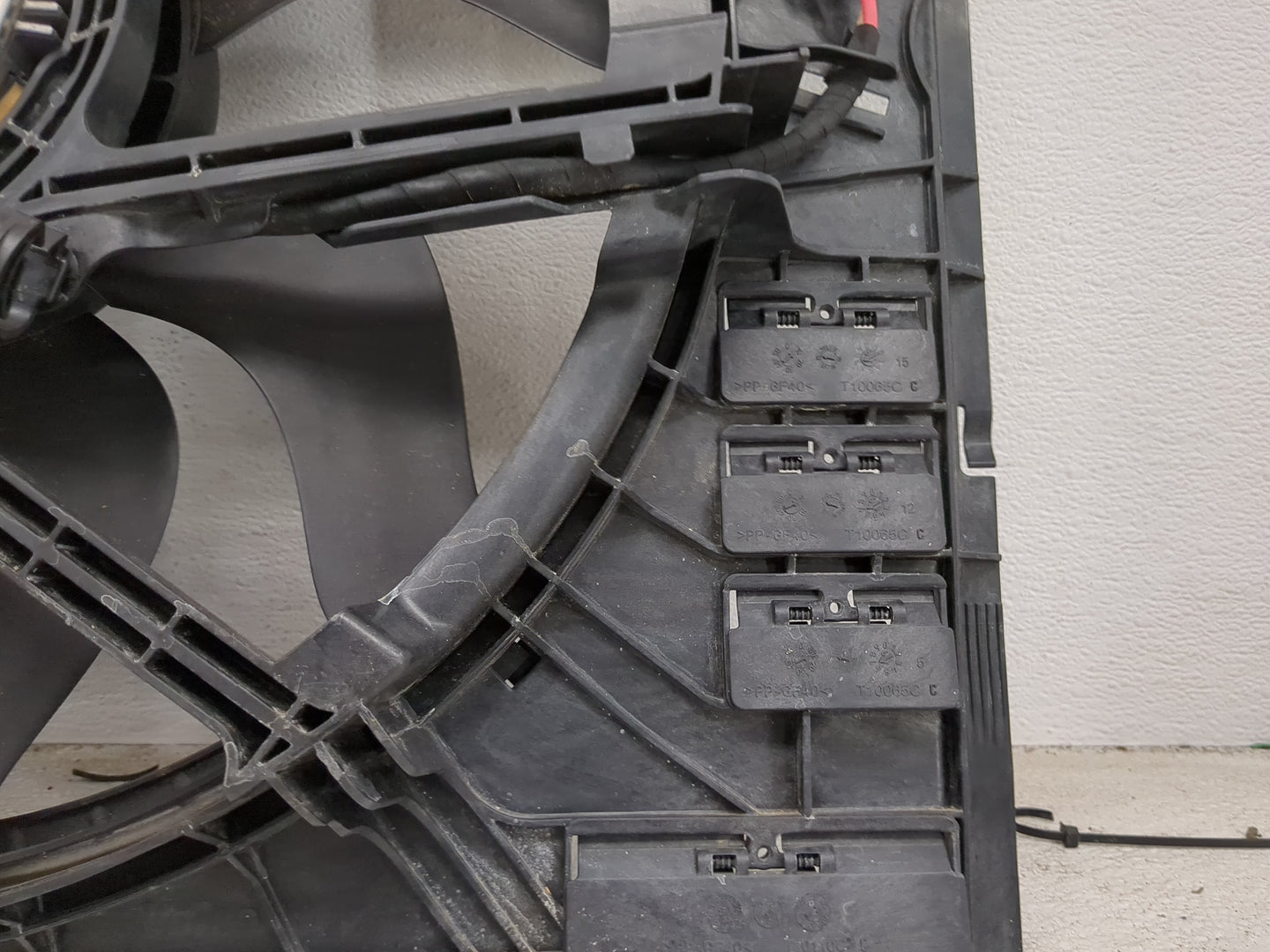 2019-2020 Bmw 330i Electric Radiator Cooling Fan Motor Assembly 1460567 - Oemusedautoparts1.com