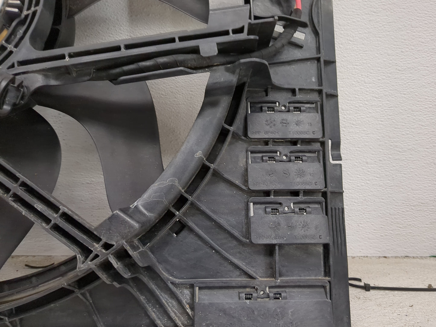 2019-2020 Bmw 330i Electric Radiator Cooling Fan Motor Assembly 1460567 - Oemusedautoparts1.com