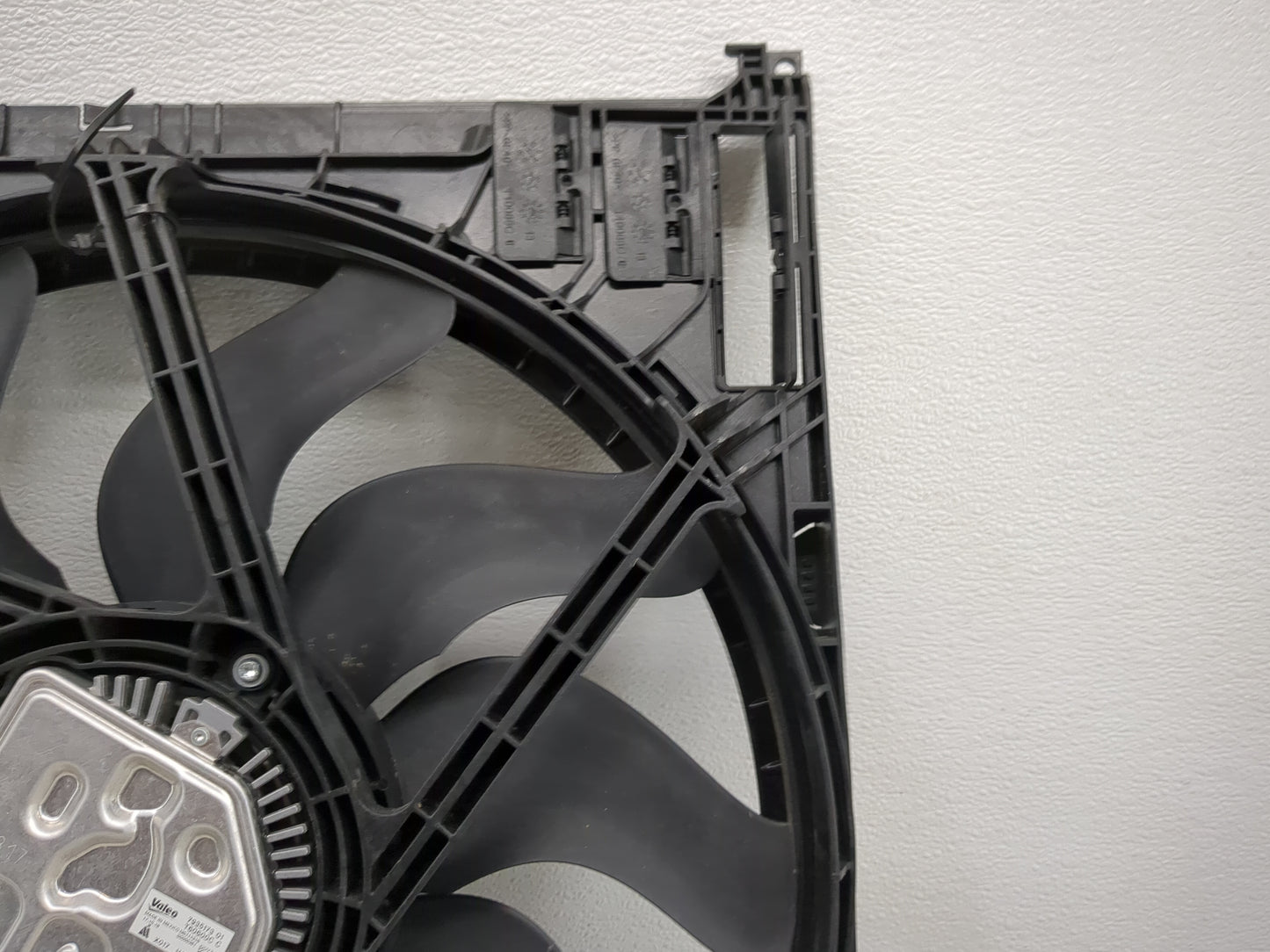 2019-2020 Bmw 330i Electric Radiator Cooling Fan Motor Assembly 1460652 - Oemusedautoparts1.com