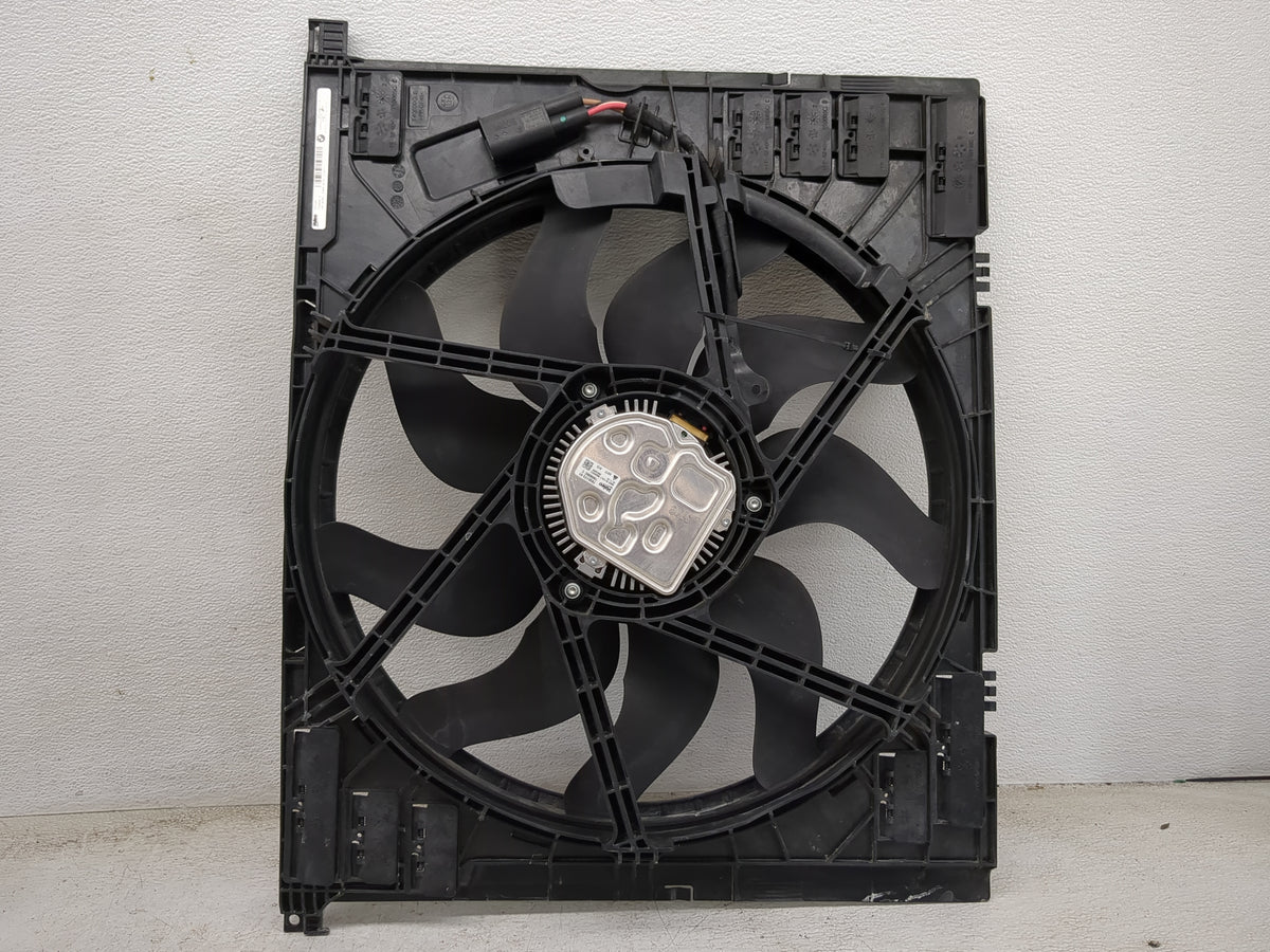 2019-2021 Bmw 330i Electric Radiator Cooling Fan Motor Assembly P/N:7935173-01 TEM606C, X07, H13, FS2564 Fits Fits 2019 2020