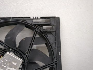 2019-2020 Bmw 330i Electric Radiator Cooling Fan Motor Assembly P/N:7300606 Fits Fits 2019 2020 OEM Used Auto Parts