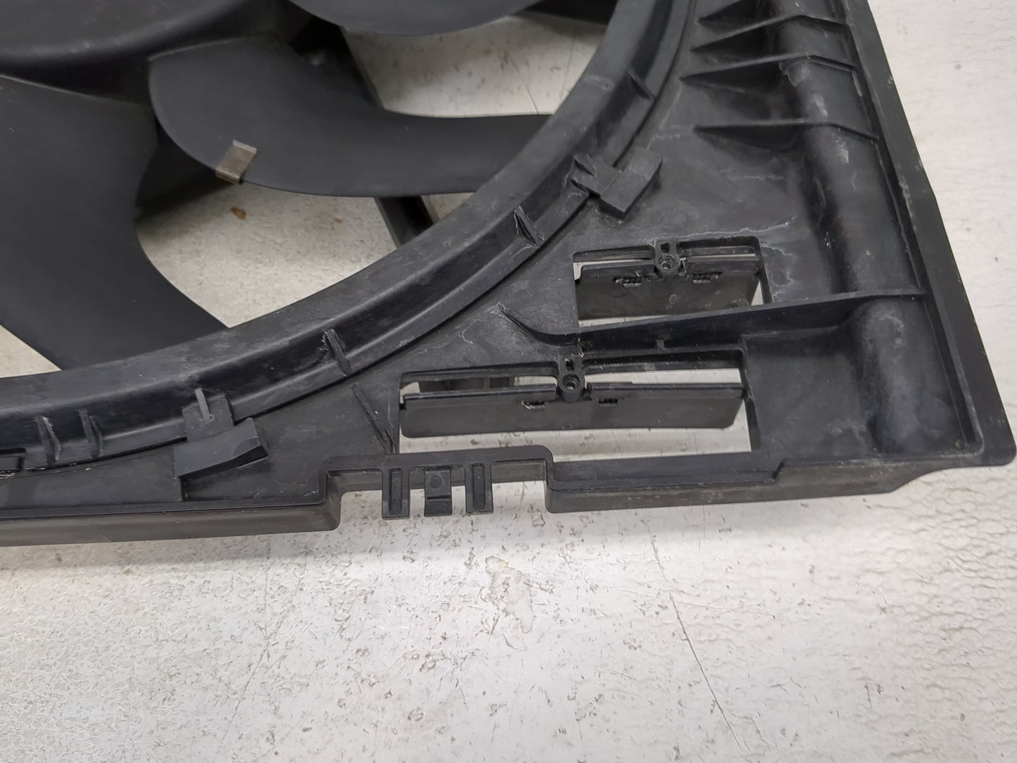 2019-2020 Bmw 330i Electric Radiator Cooling Fan Motor Assembly P/N:7300606 Fits Fits 2019 2020 OEM Used Auto Parts - Oemuse