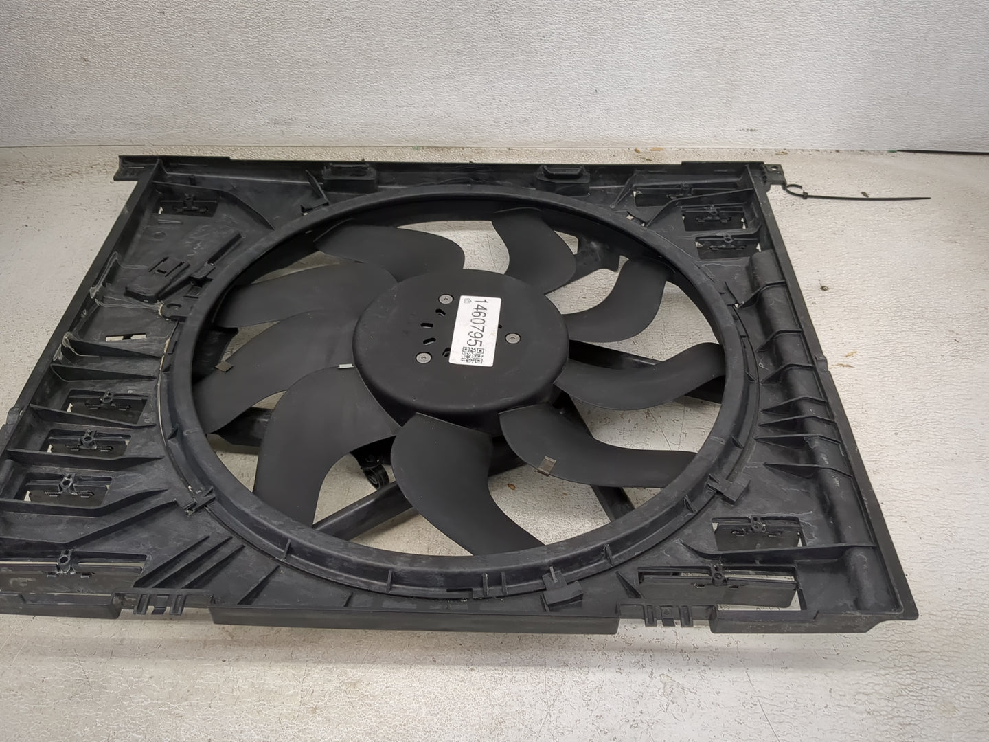 2019-2020 Bmw 330i Electric Radiator Cooling Fan Motor Assembly P/N:7300606 Fits Fits 2019 2020 OEM Used Auto Parts - Oemuse