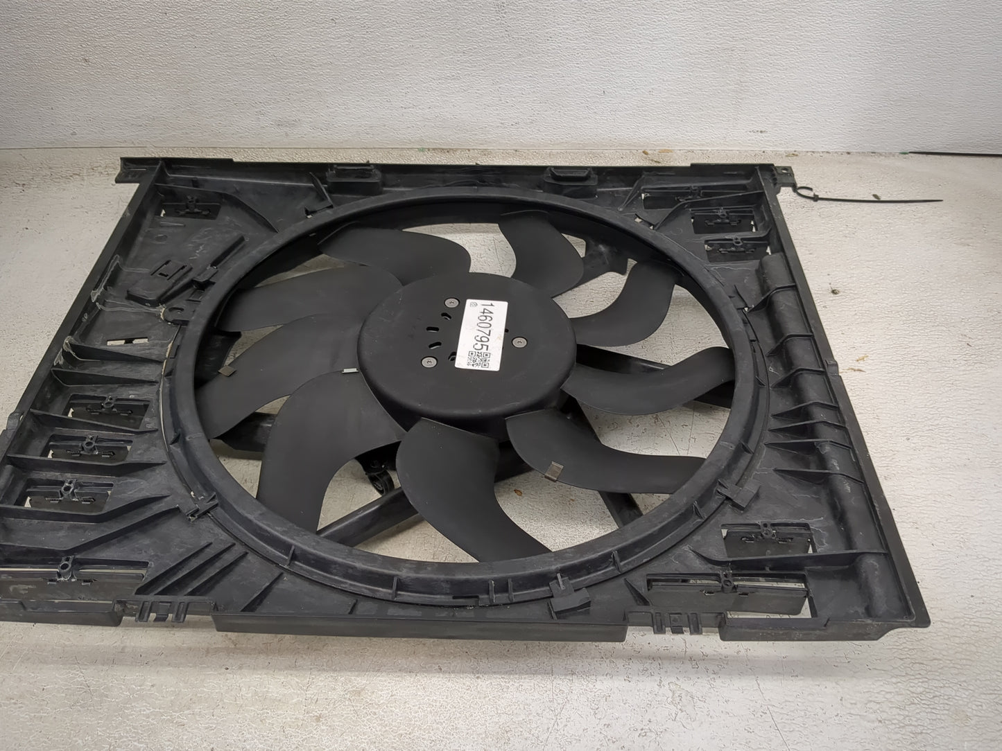 2019-2020 Bmw 330i Electric Radiator Cooling Fan Motor Assembly P/N:7300606 Fits Fits 2019 2020 OEM Used Auto Parts - Oemuse