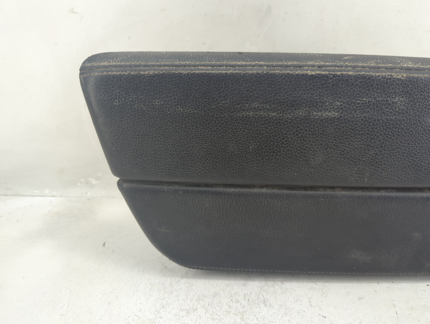 2019 Bmw 530i Center Console Armrest Cover Lid P/N:9918019649 Fits OEM Used Auto Parts - Oemusedautoparts1.com