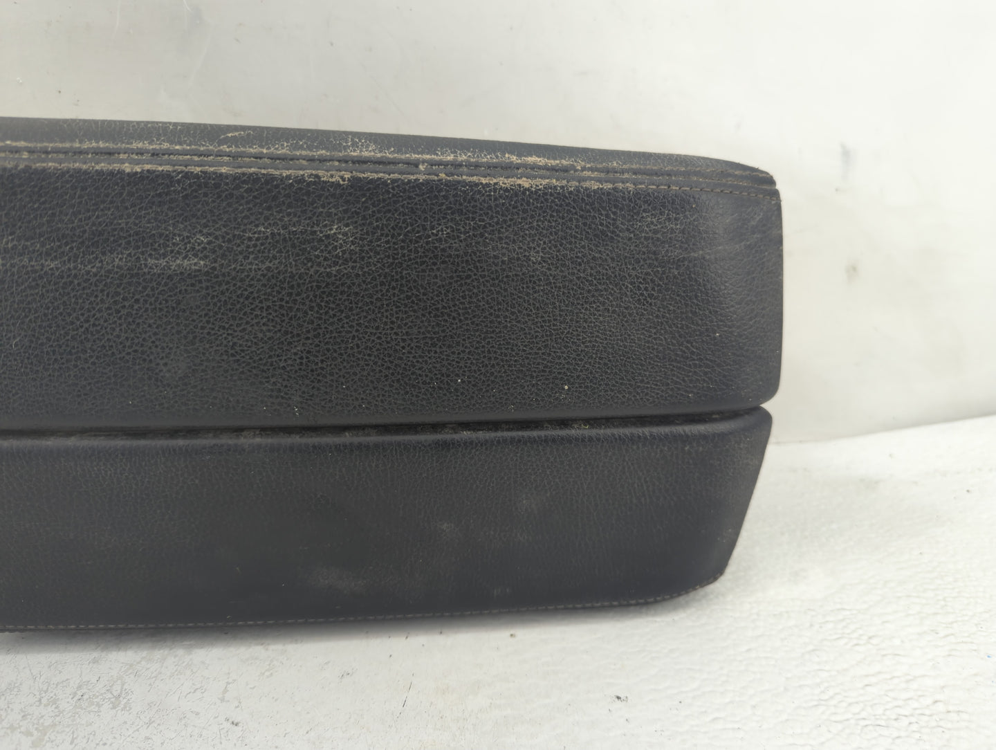 2019 Bmw 530i Center Console Armrest Cover Lid P/N:9918019649 Fits OEM Used Auto Parts - Oemusedautoparts1.com
