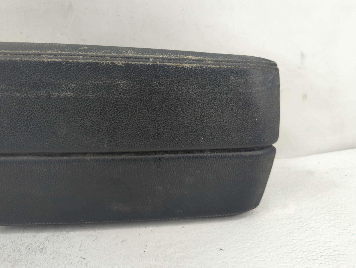 2019 Bmw 530i Center Console Armrest Cover Lid P/N:9918019649 Fits OEM Used Auto Parts - Oemusedautoparts1.com
