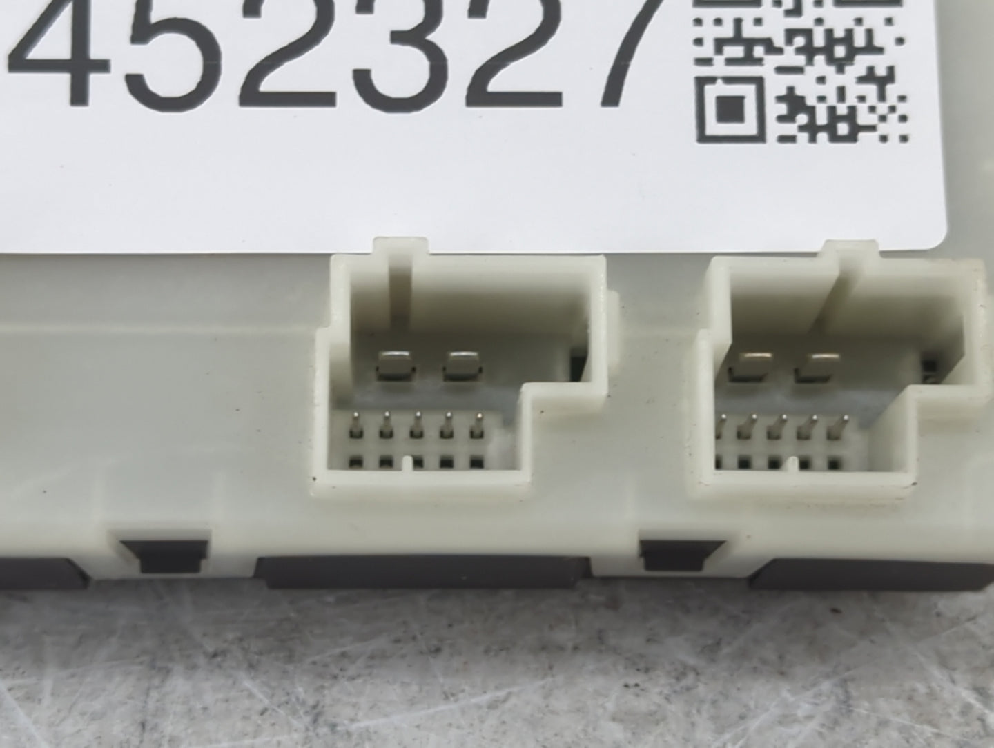 2017-2020 Bmw 530i Body Control Module Bcm Inner Cabin Fuse Box - Oemusedautoparts1.com