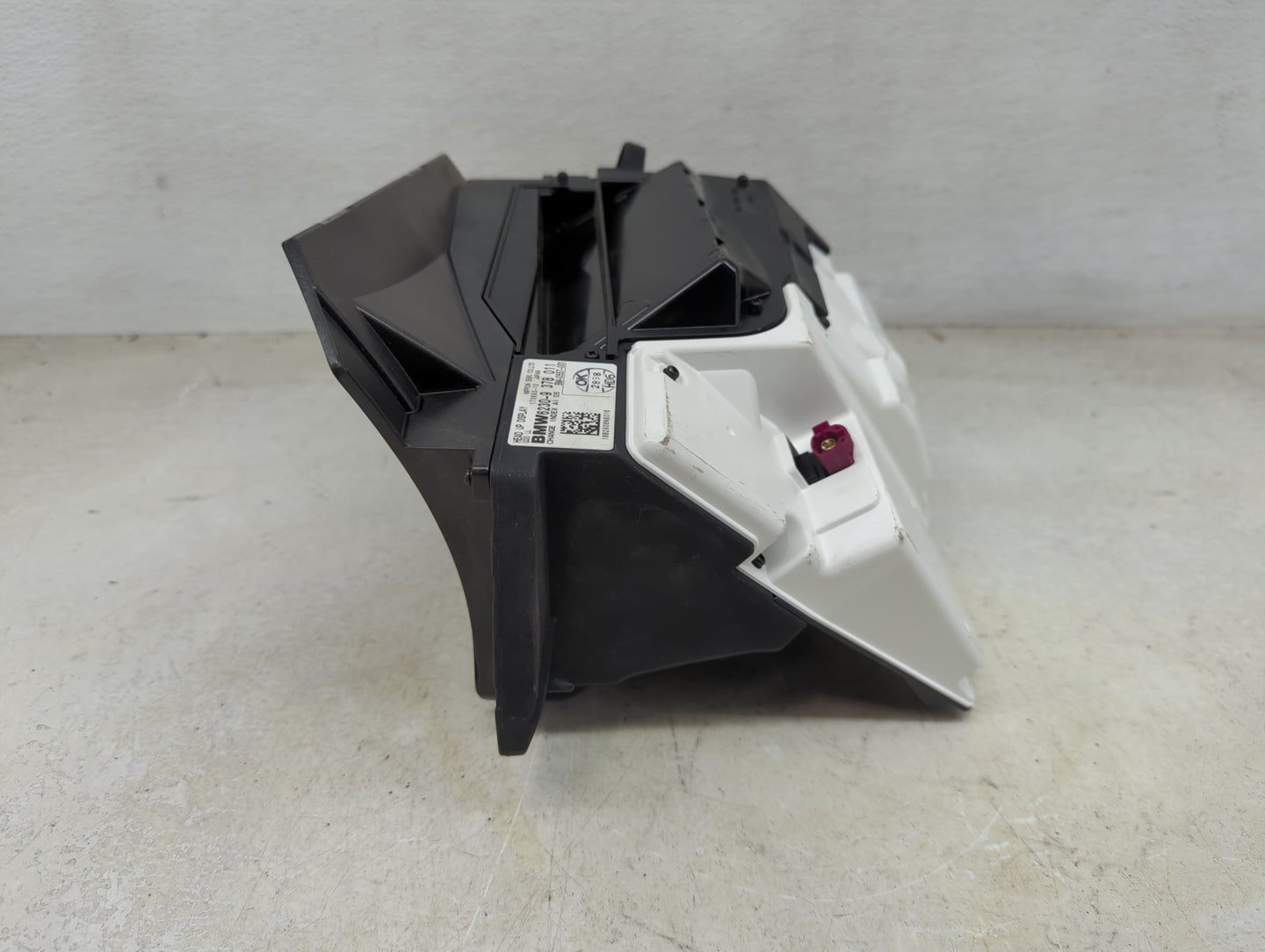 2019-2019 Bmw 530i Information Display Screen - Oemusedautoparts1.com