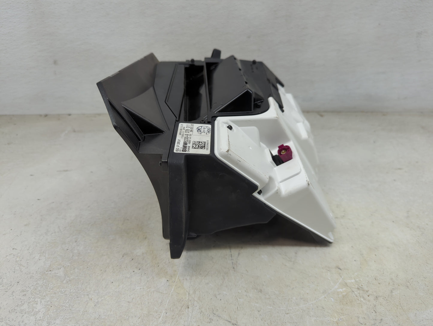 2019-2019 Bmw 530i Information Display Screen - Oemusedautoparts1.com