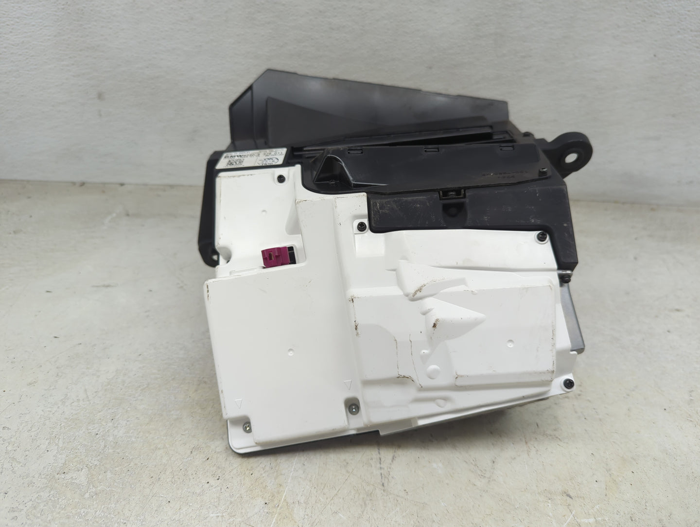 2019-2019 Bmw 530i Information Display Screen - Oemusedautoparts1.com