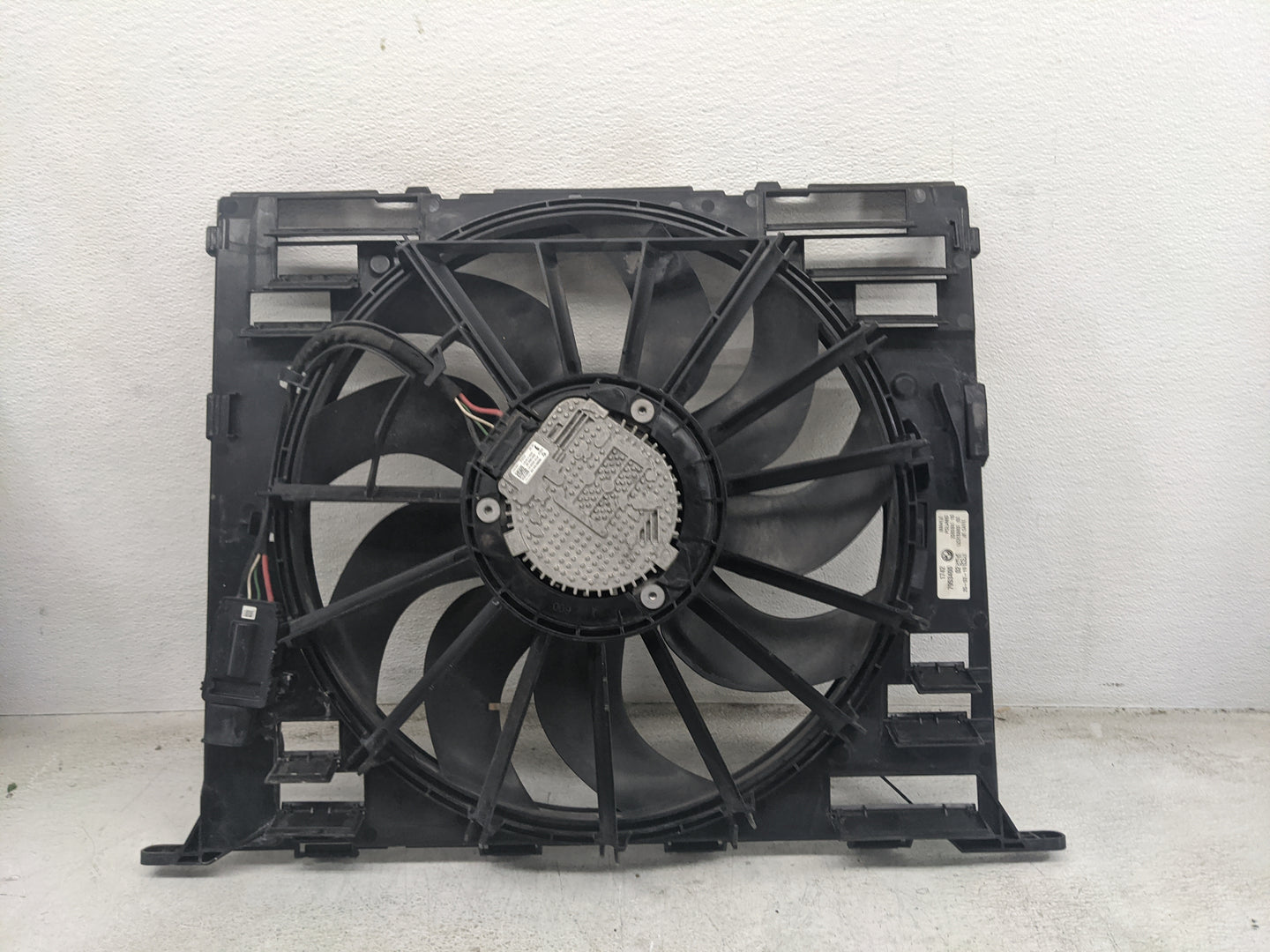 2017-2020 Bmw 530i Electric Radiator Cooling Fan Motor Assembly - Oemusedautoparts1.com