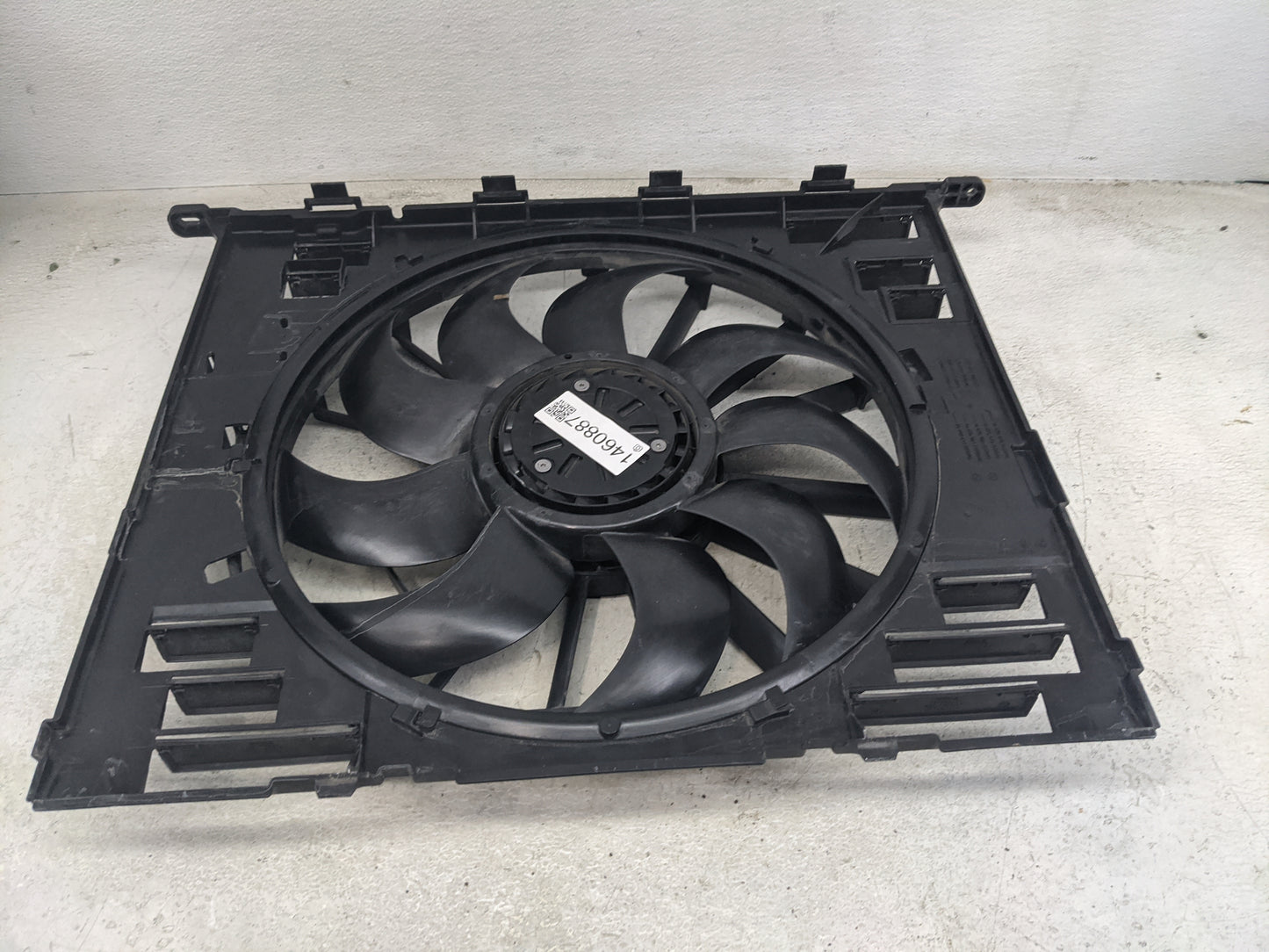 2017-2020 Bmw 530i Electric Radiator Cooling Fan Motor Assembly - Oemusedautoparts1.com