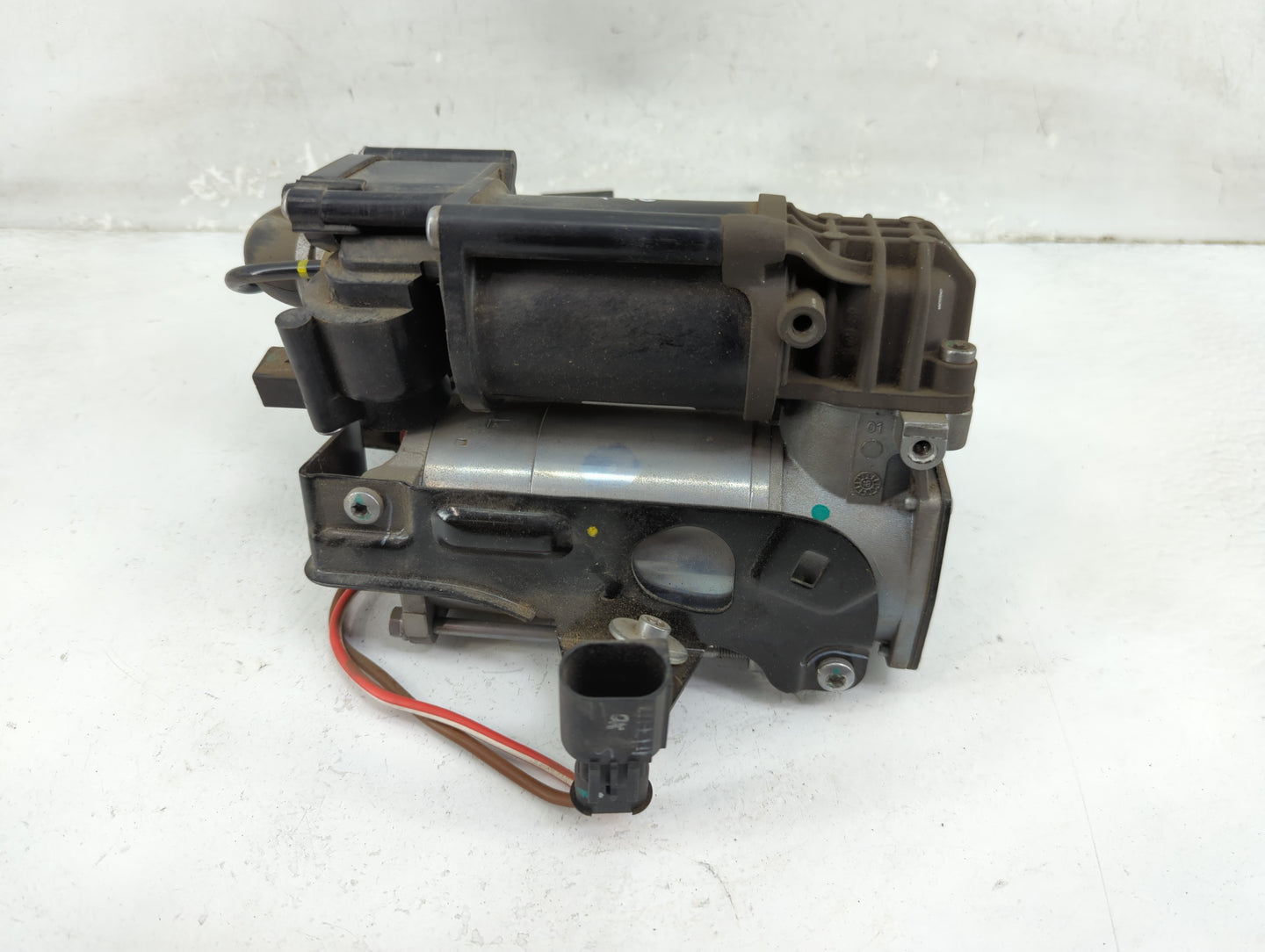 2018-2018 Bmw 640i Air Suspension Pump - Oemusedautoparts1.com