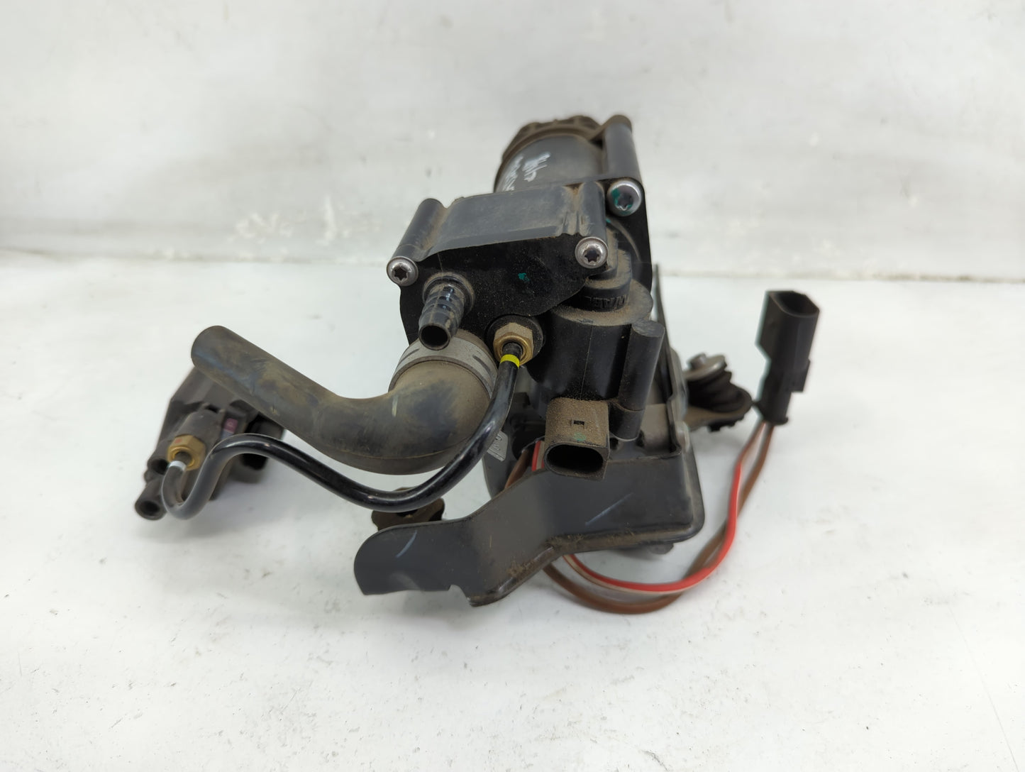 2018-2018 Bmw 640i Air Suspension Pump - Oemusedautoparts1.com