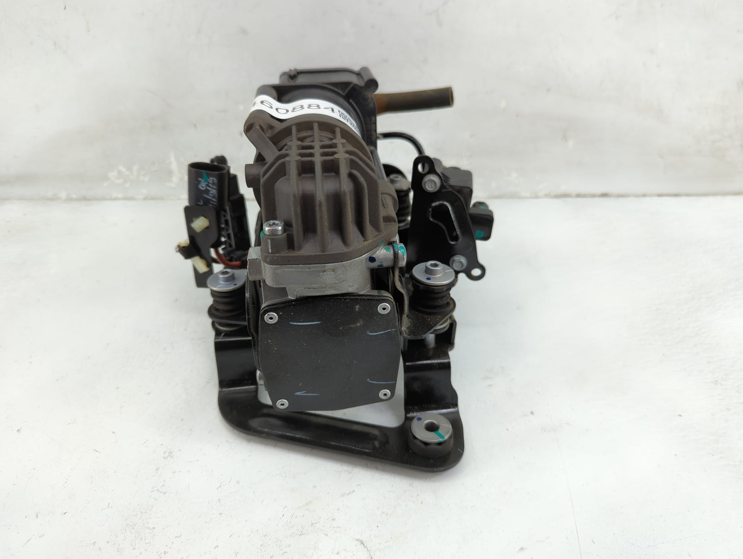 2016-2019 Bmw 750i Air Conditioning A/c Ac Compressor Oem - Oemusedautoparts1.com
