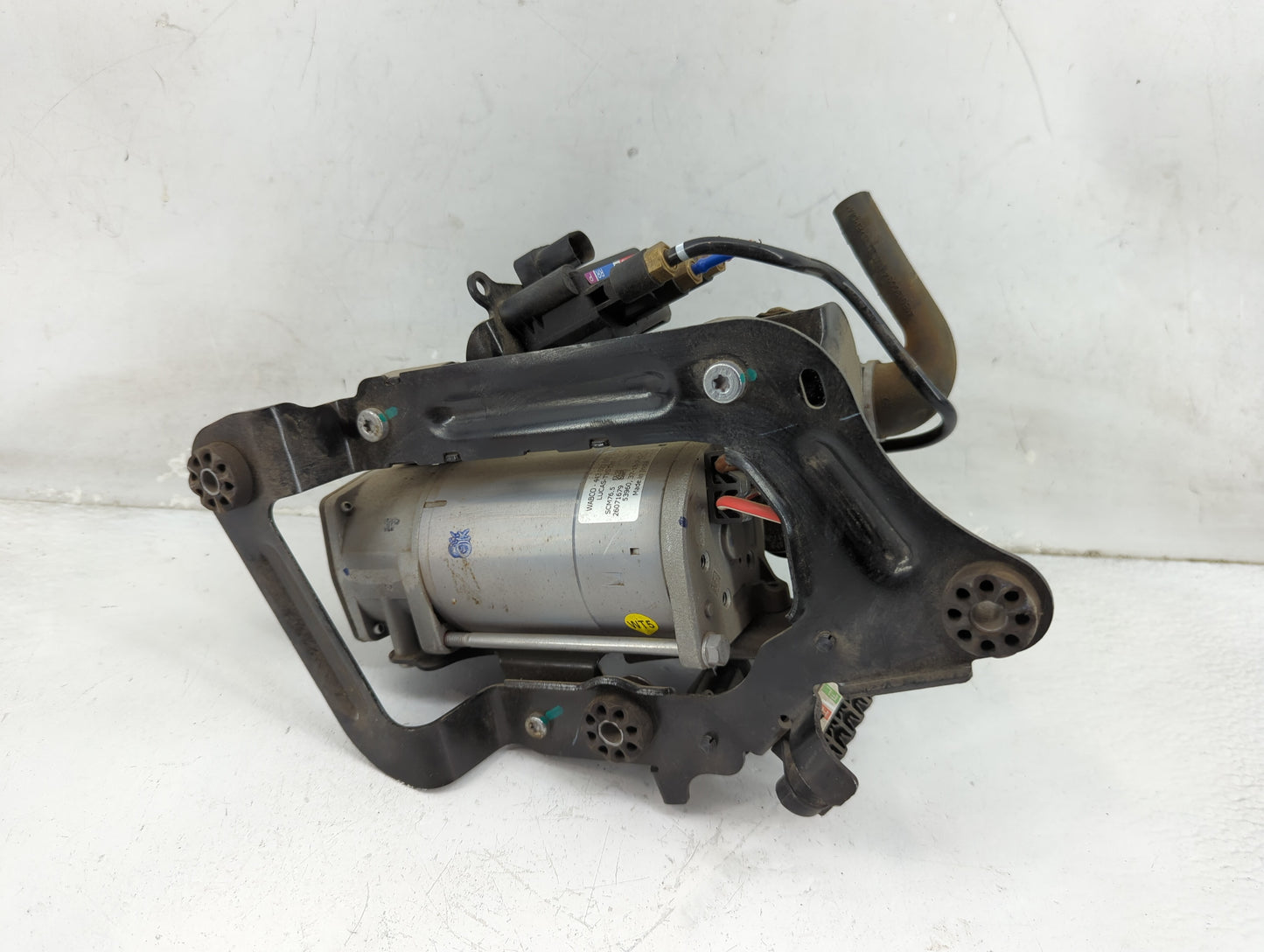 2016-2019 Bmw 750i Air Conditioning A/c Ac Compressor Oem - Oemusedautoparts1.com